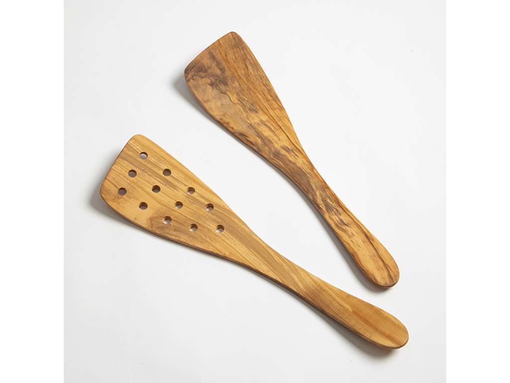 Palette set in olive wood