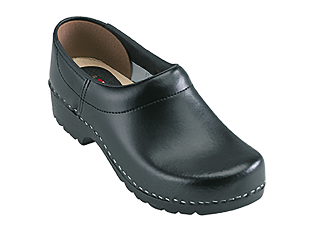 Wooden shoes with heel cap, black