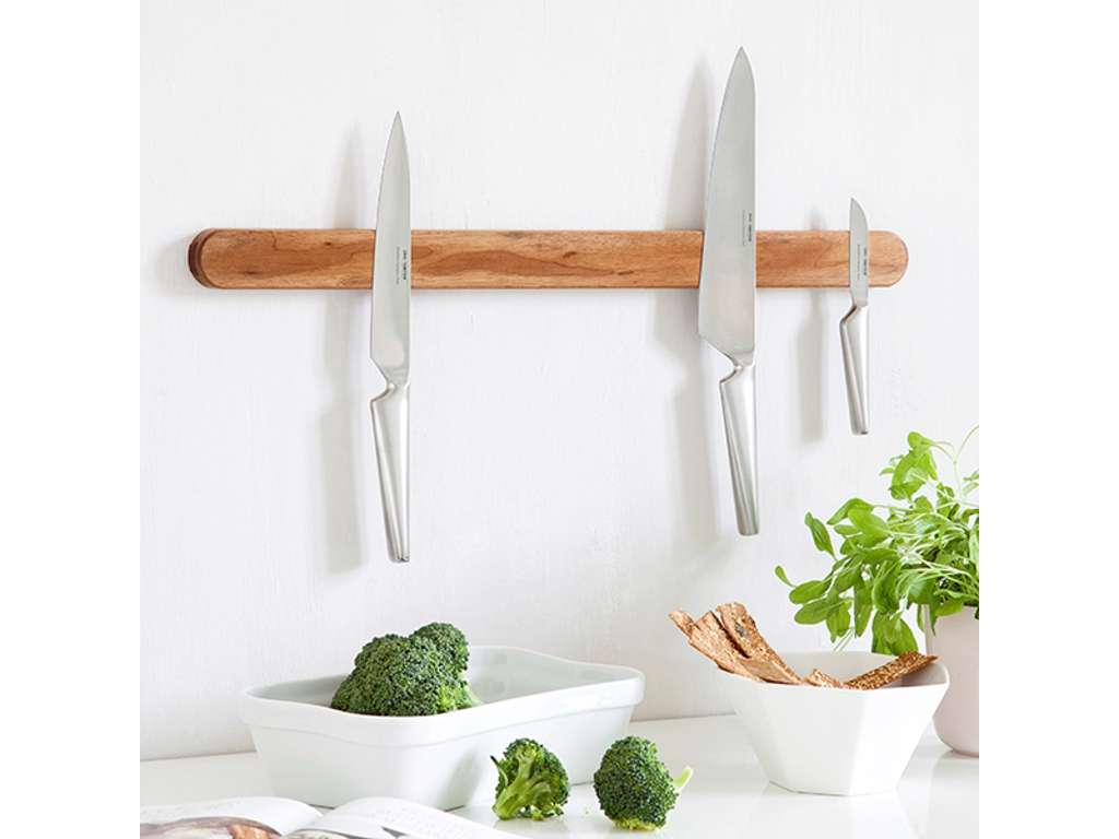 Knife magnet 59 cm. in walnut