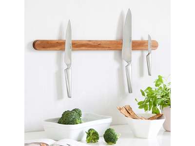 Knife magnet 59 cm. in walnut