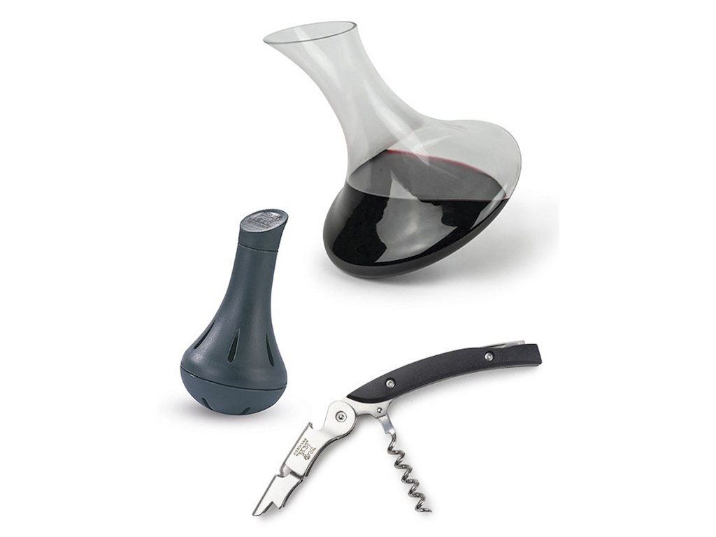 Gift set with carafe, corkscrew, cleaning cloth