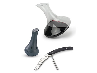 Gift set with carafe, corkscrew, cleaning cloth