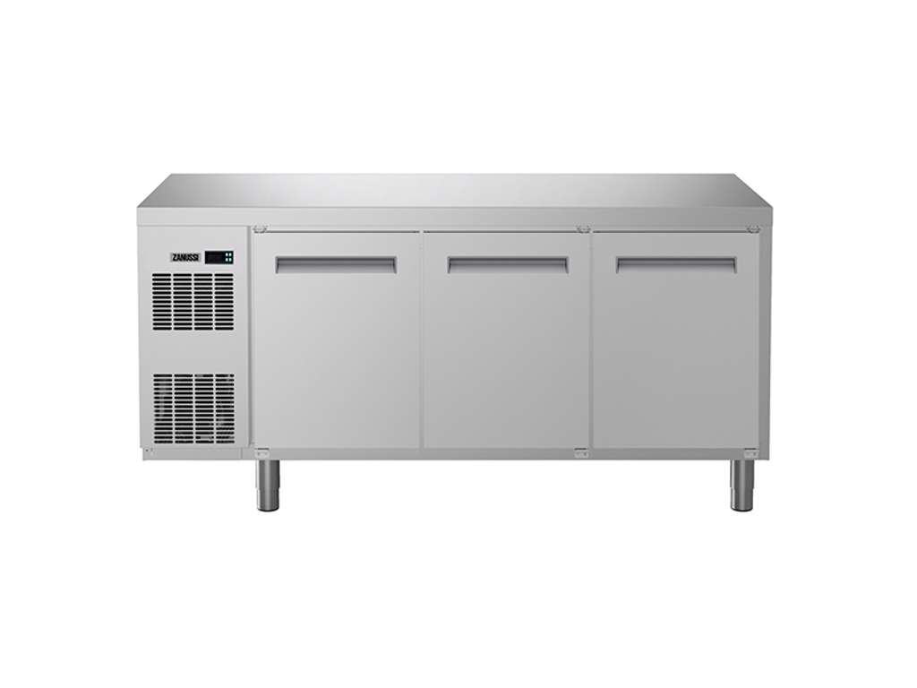 Refrigerated display case 3 doors -2/+10 deg. R290